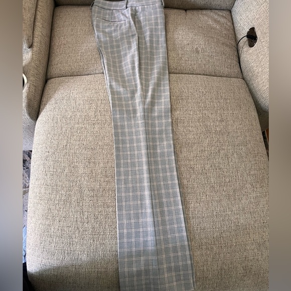 Like new Express plaid  mid rise 4 long in pink and gray work pants. - Picture 3 of 7